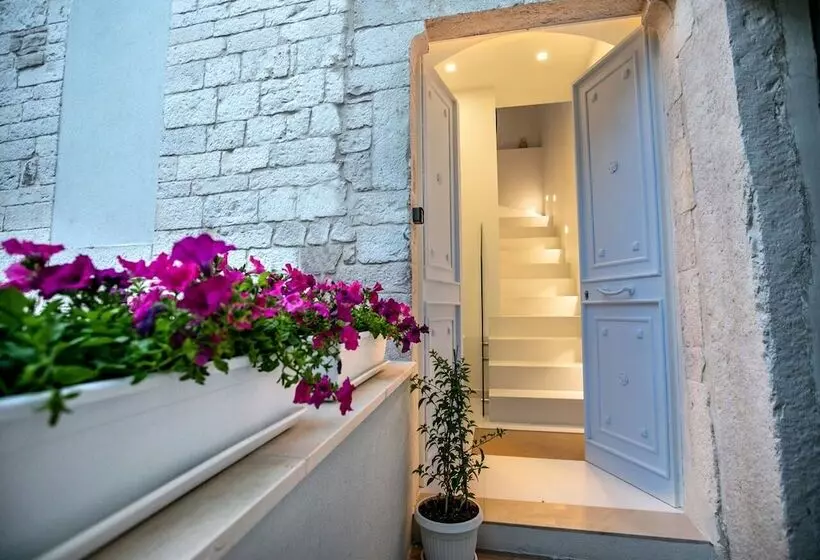 Hotelli Blanco B&b  Group