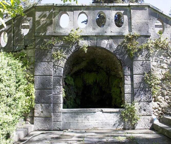 هتل Castello Costaguti