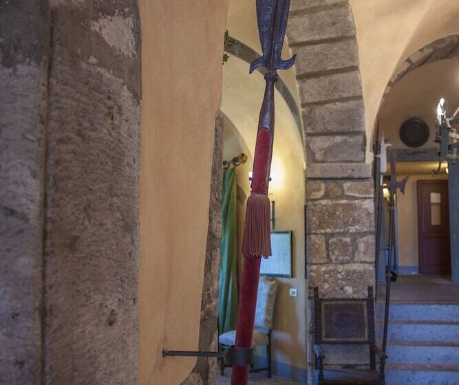 هتل Castello Costaguti