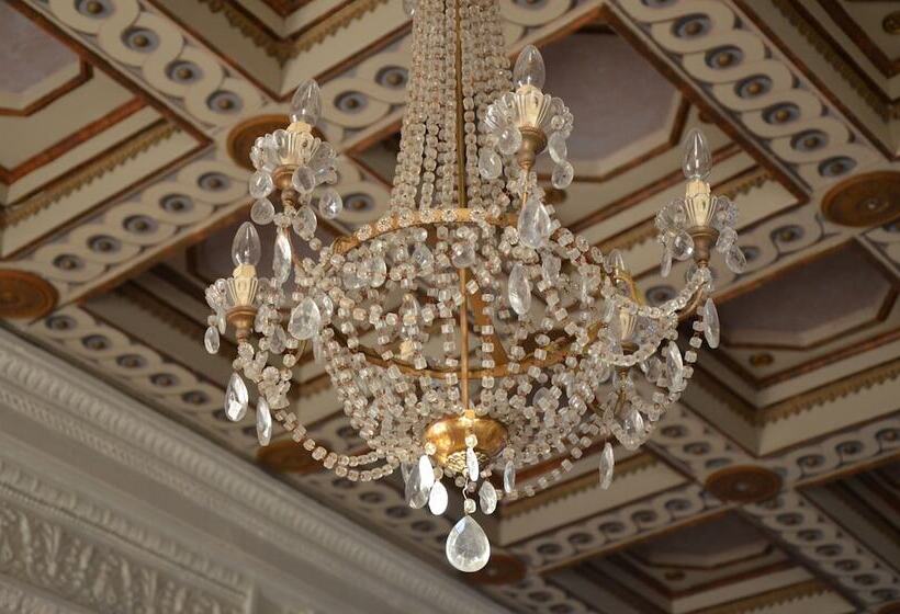 هتل Castello Costaguti