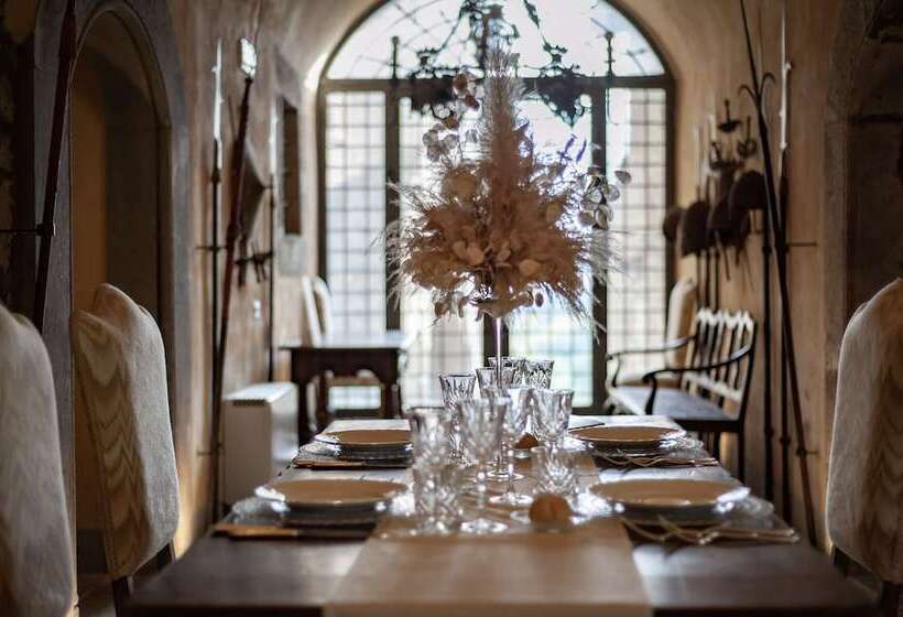 هتل Castello Costaguti