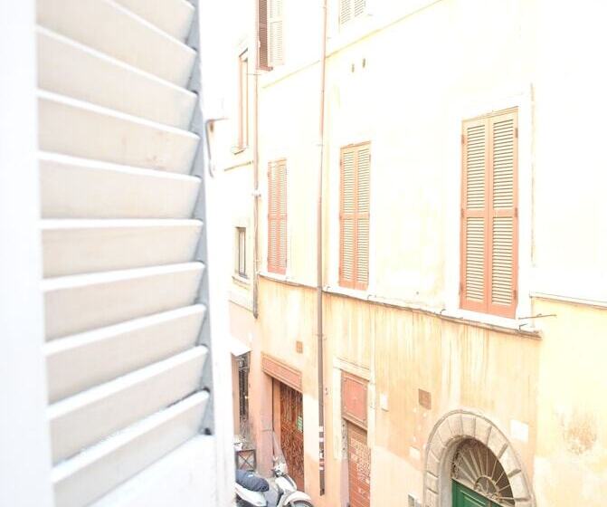 هتل Dreaming Navona Rooms