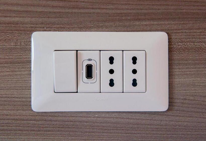 فندق Four Rooms Guesthouse