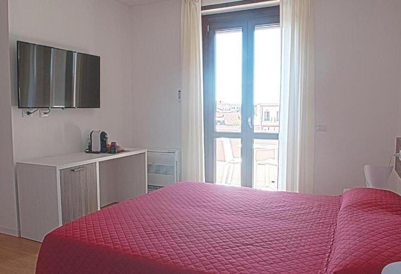 فندق Four Rooms Guesthouse