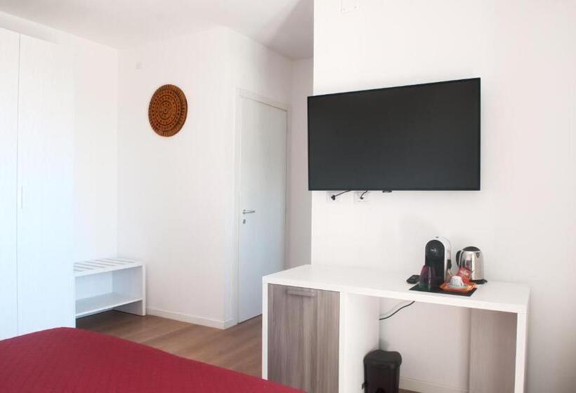 فندق Four Rooms Guesthouse