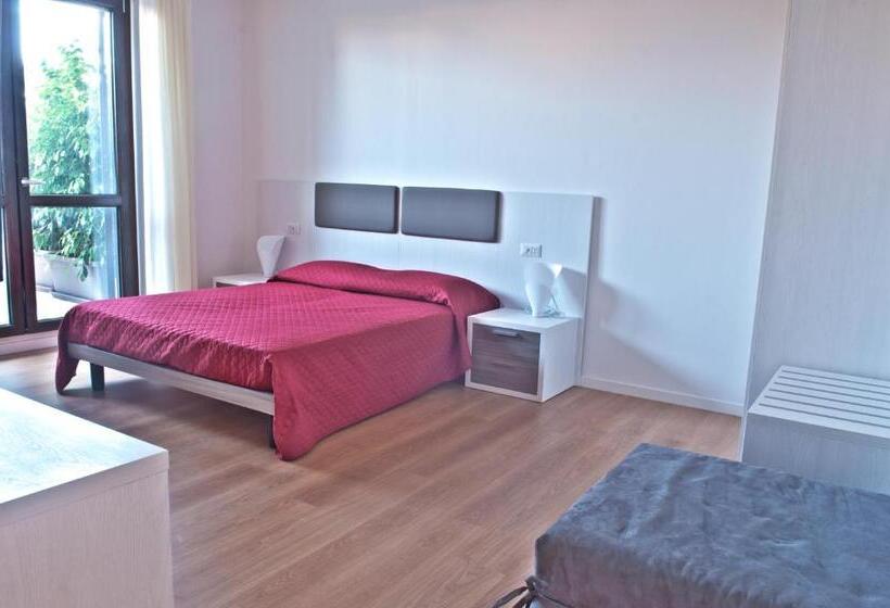 فندق Four Rooms Guesthouse