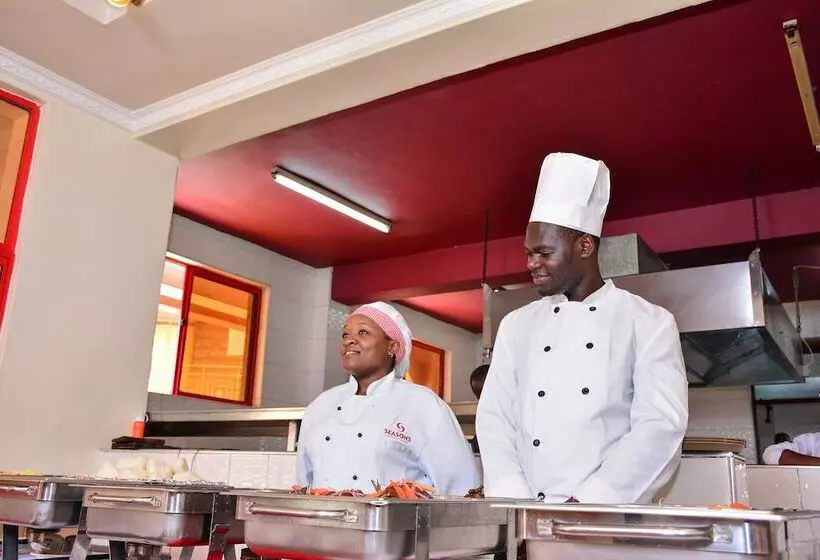 هتل Seasons Airport