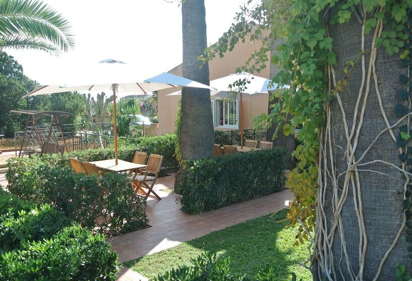 Отель Villa Carlotta Resort