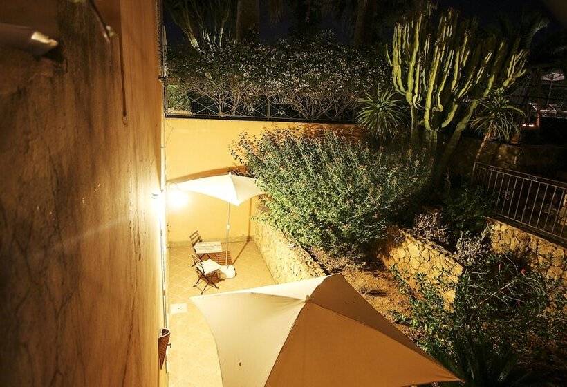 Отель Villa Carlotta Resort