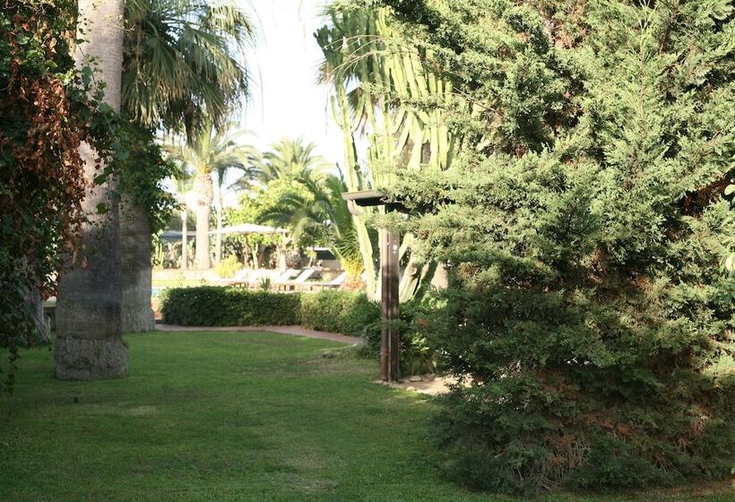 Отель Villa Carlotta Resort