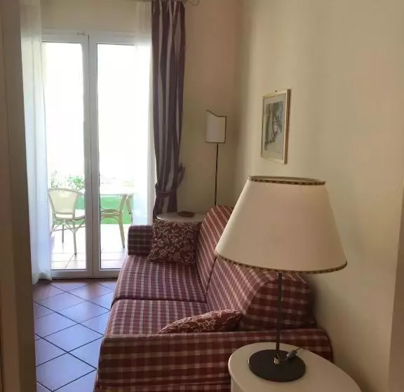 ホテル Villa Rosella Resort