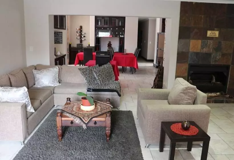 هتل Amjicaja Guesthouse, Tours & Rentals