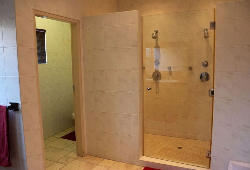 Hotel Amjicaja Guesthouse, Tours & Rentals