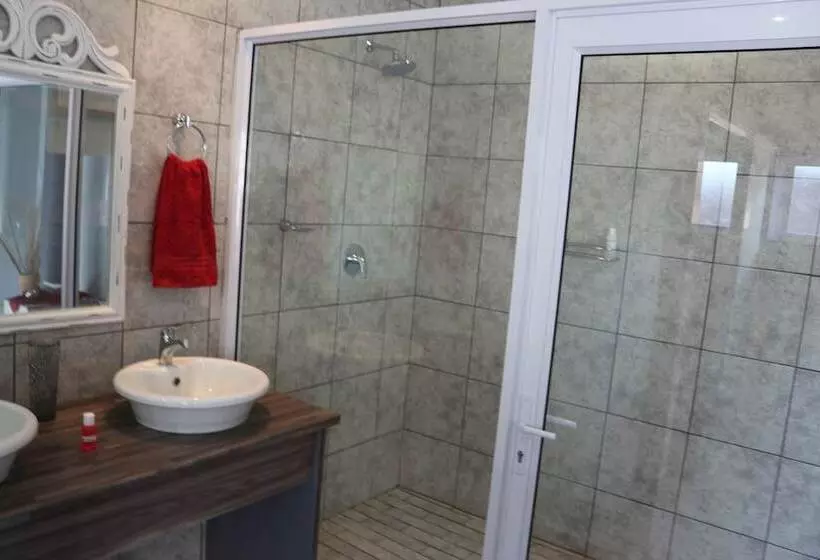 هتل Amjicaja Guesthouse, Tours & Rentals