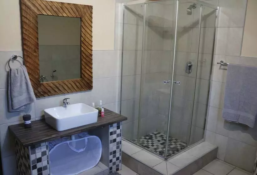 هتل Amjicaja Guesthouse, Tours & Rentals