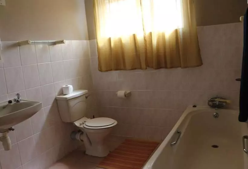 هتل Amjicaja Guesthouse, Tours & Rentals