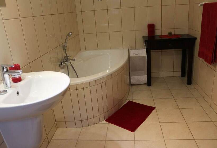 Hotel Amjicaja Guesthouse, Tours & Rentals