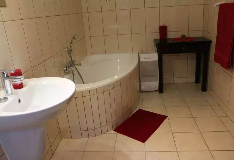 هتل Amjicaja Guesthouse, Tours & Rentals