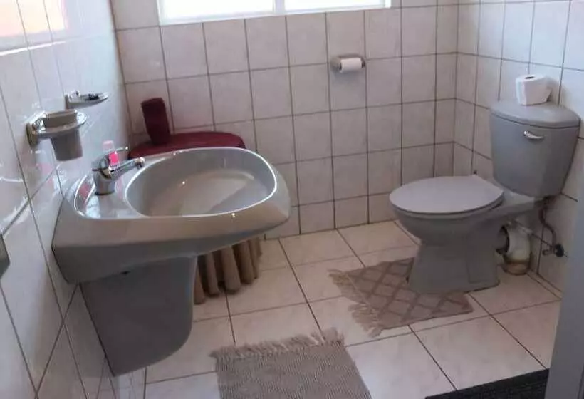 هتل Amjicaja Guesthouse, Tours & Rentals