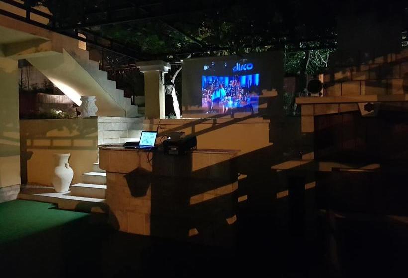 هتل Apartments Sandra