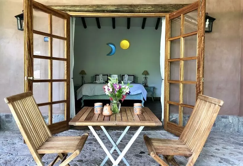 هتل Las Casitas Del Arco Iris