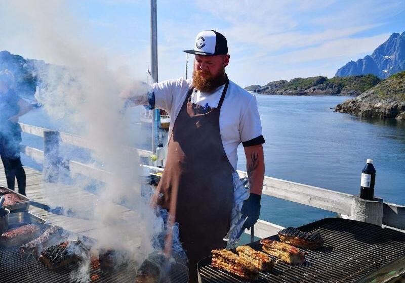 Nyvågar Rorbuhotell    By Classic Norway Hotels