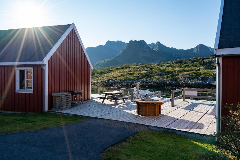 Nyvågar Rorbuhotell    By Classic Norway Hotels