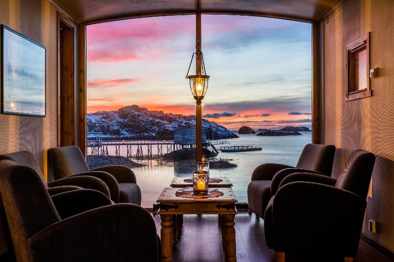 Nyvågar Rorbuhotell    By Classic Norway Hotels