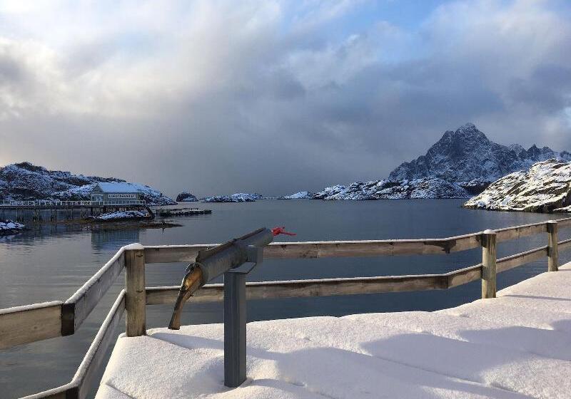 Nyvågar Rorbuhotell    By Classic Norway Hotels