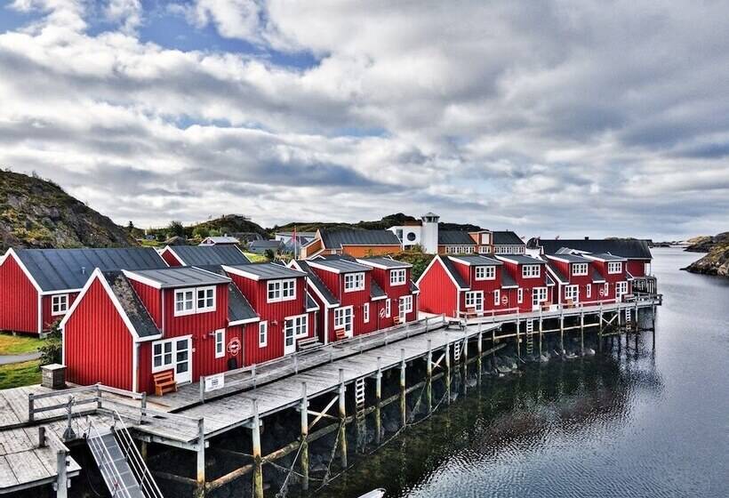 Nyvågar Rorbuhotell    By Classic Norway Hotels