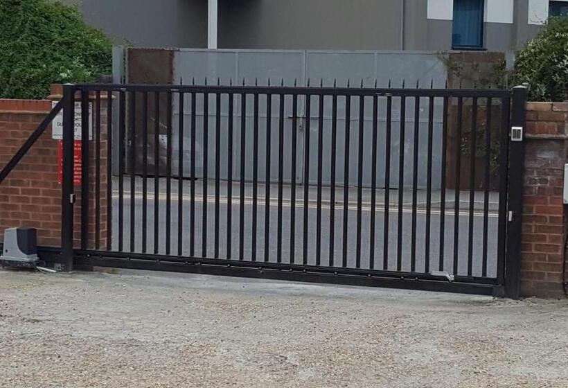 ホテル Airport Guest House