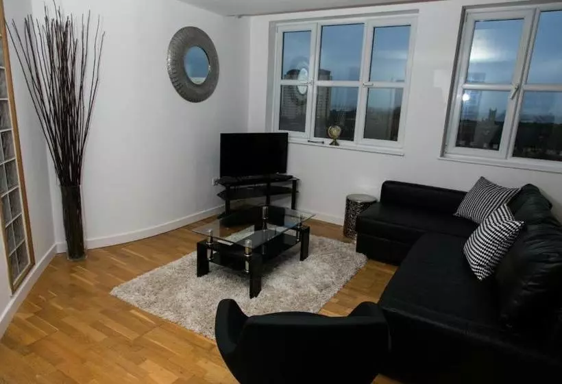 هتل Alexander Apartments Villiers