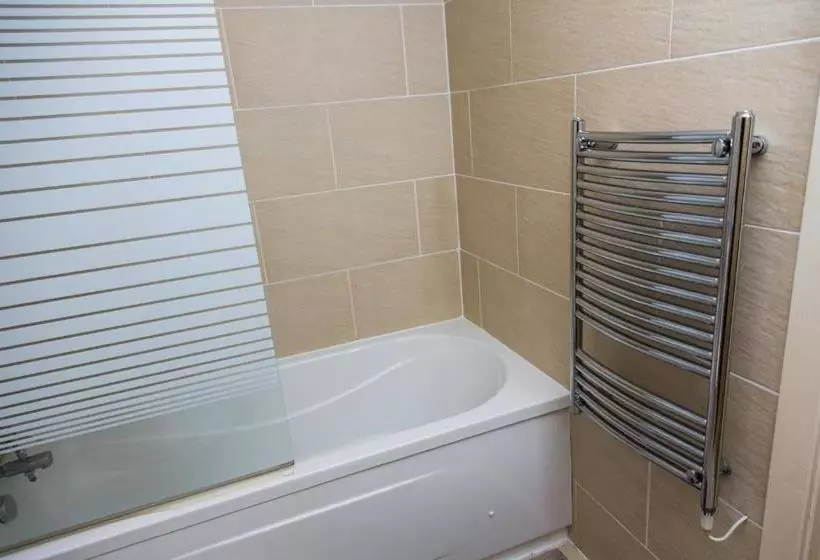 هتل Alexander Apartments Villiers