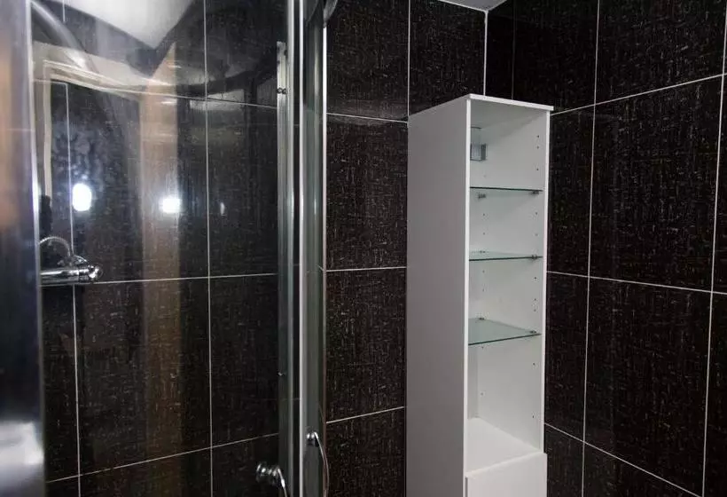 هتل Alexander Apartments Villiers
