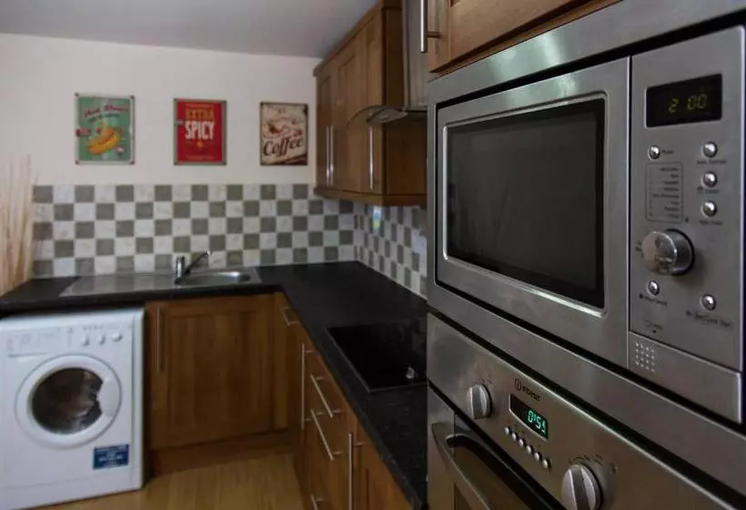 هتل Alexander Apartments Villiers