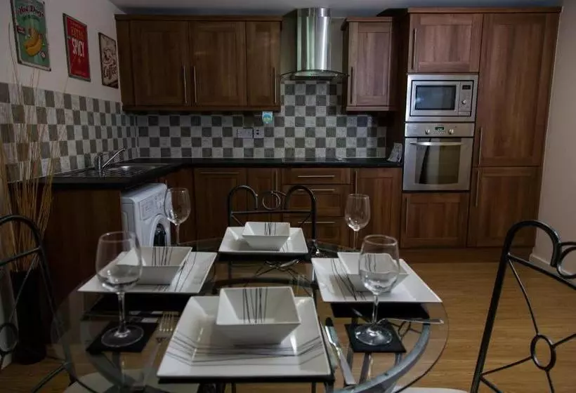هتل Alexander Apartments Villiers