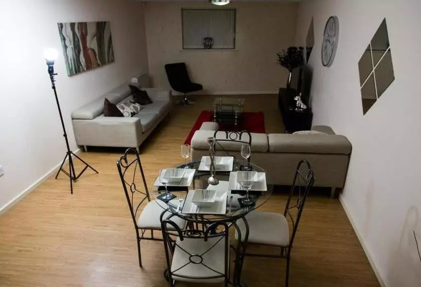 هتل Alexander Apartments Villiers