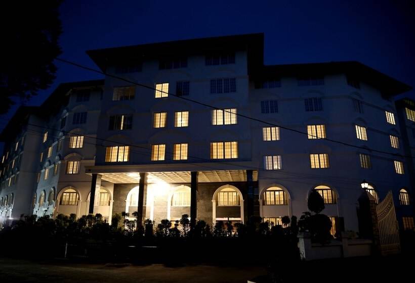 בית מלון כפרי Araliya Green City Your Gateway To Everything In Nuwara Eliya