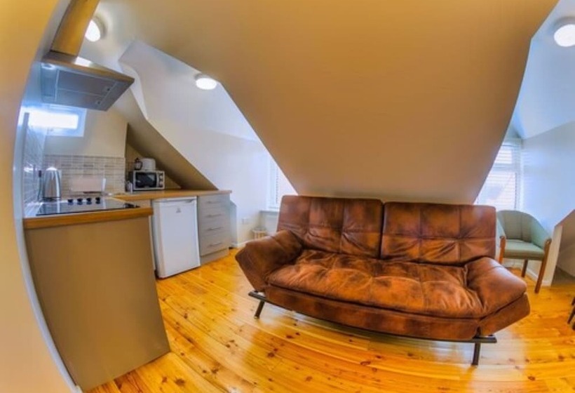 Отель Easton Guest House