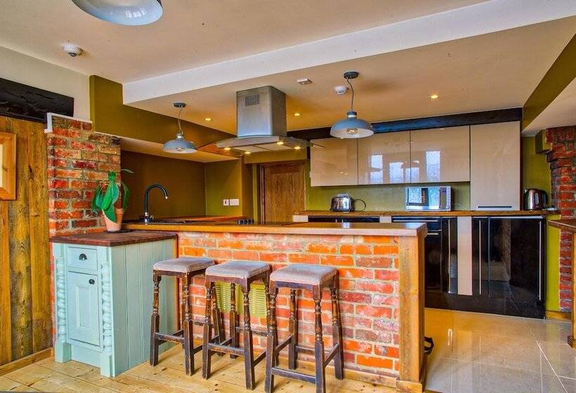 Отель Easton Guest House