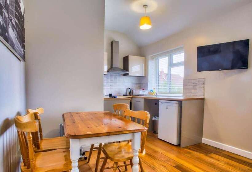 Отель Easton Guest House