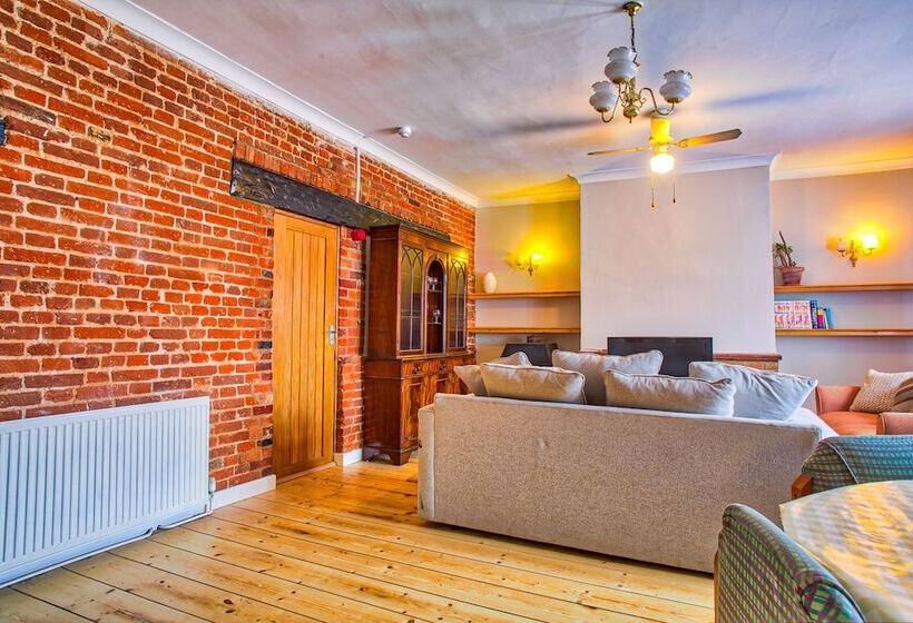 Отель Easton Guest House