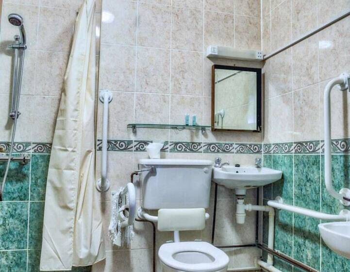 Отель Easton Guest House