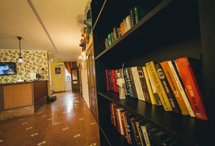 Отель Marton Amigo