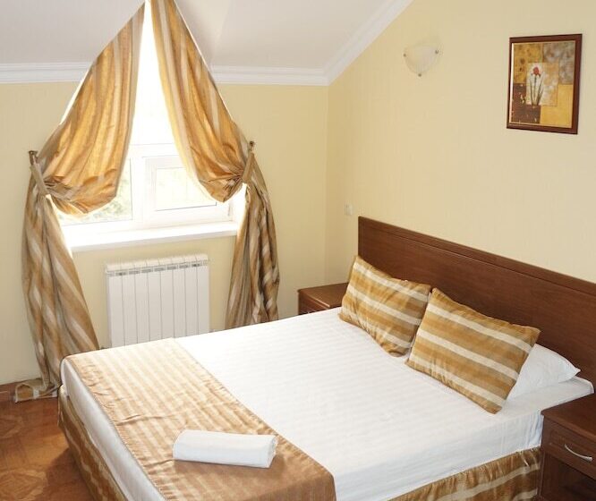 Отель Marton Amigo