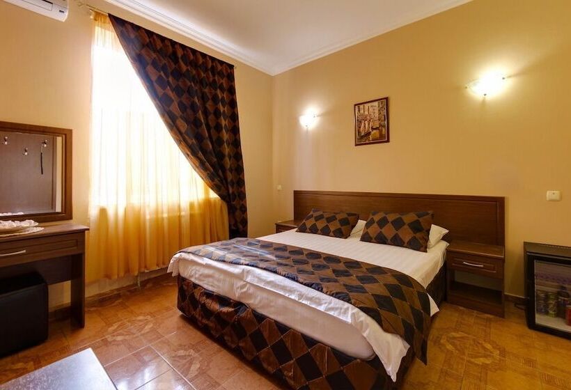 Отель Marton Amigo