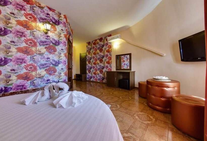 Отель Marton Amigo