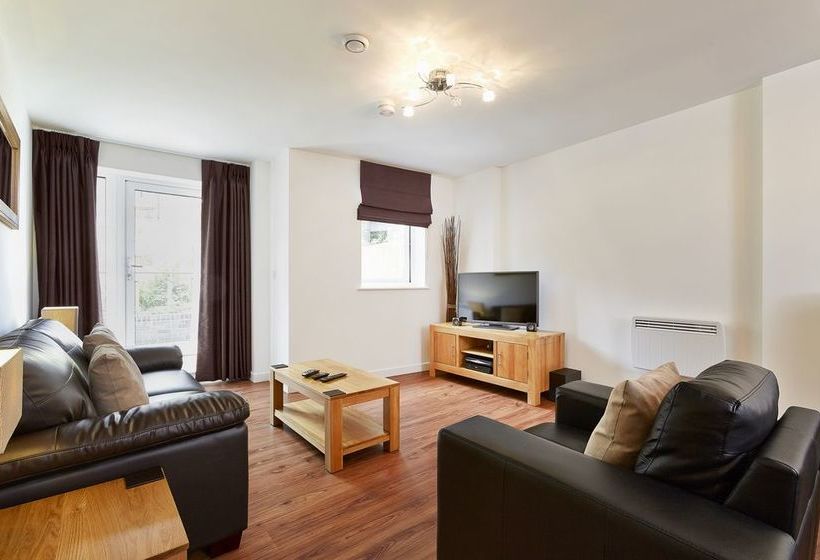 فندق New Central Woking