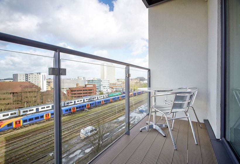 فندق New Central Woking