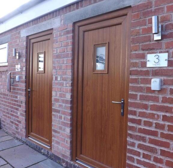 בית מלון כפרי Oakwood Farm Mews Chester